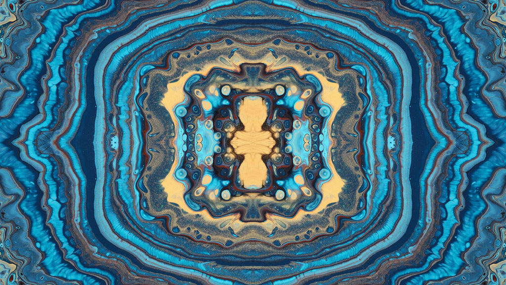 The Art of Layering Gold and Silver Jewelry