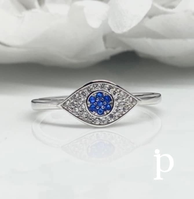 (AE-101) .925 Plata anillo con forma de ojo, con circonias blancas y color azul zafiro.