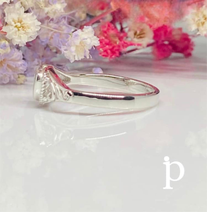 (AE-109).925 Silver heart-shaped ring.