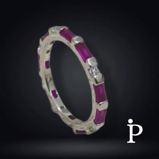 (ULP-21) .925 Silver Ring (Churumbela) in ruby ​​color.