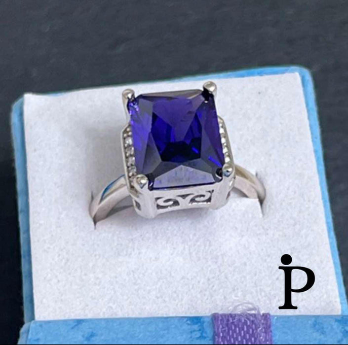 Anillo De Plata De Ley Amatista Corte Radiante CZ