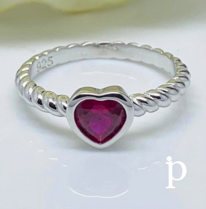 (AE-83) .925 Silver heart-shaped ring with ruby ​​​​zirconia.