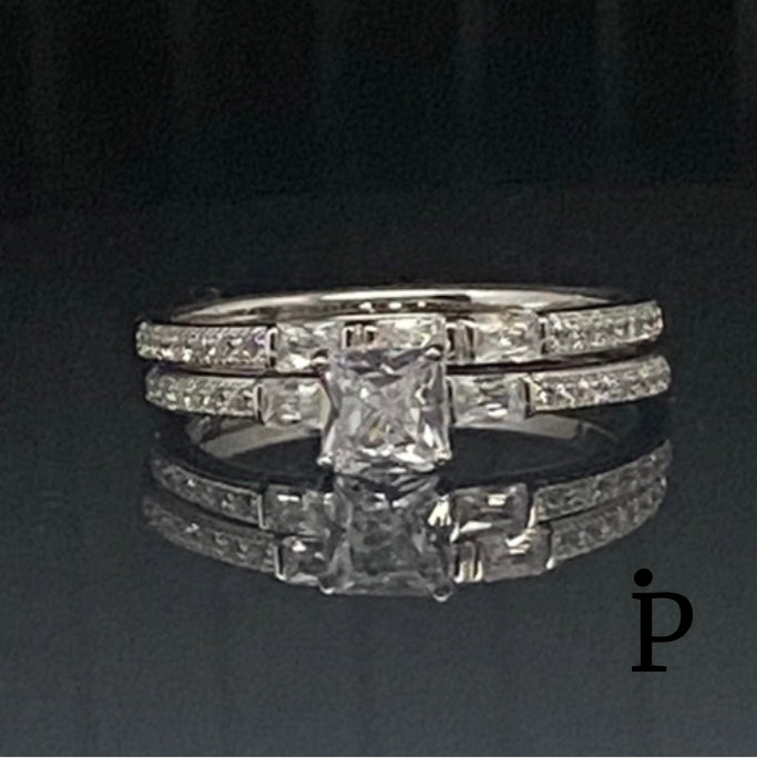 (ACP-143) .925 Silver double ring, with princess cut and white zirconia.