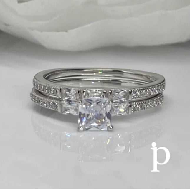 (ACP-143) .925 Silver double ring, with princess cut and white zirconia.