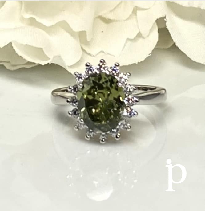 (AE - 65) .925 Plata Anillo Circonita Cúbica Peridoto Oval - JoyeriaParis