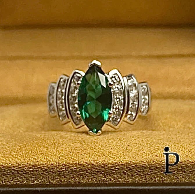 Anillo De Plata De Ley Con CZ Corte Marquesa - JoyeriaParis