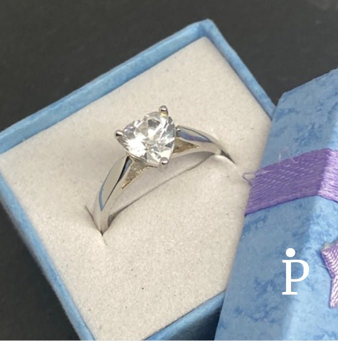 Anillo De Plata De Ley Corte de Corazón Con Una Circonita Cúbica - JoyeriaParis