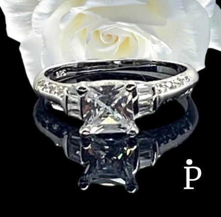 Anillo De Plata De Ley Corte Princesa CZ - JoyeriaParis