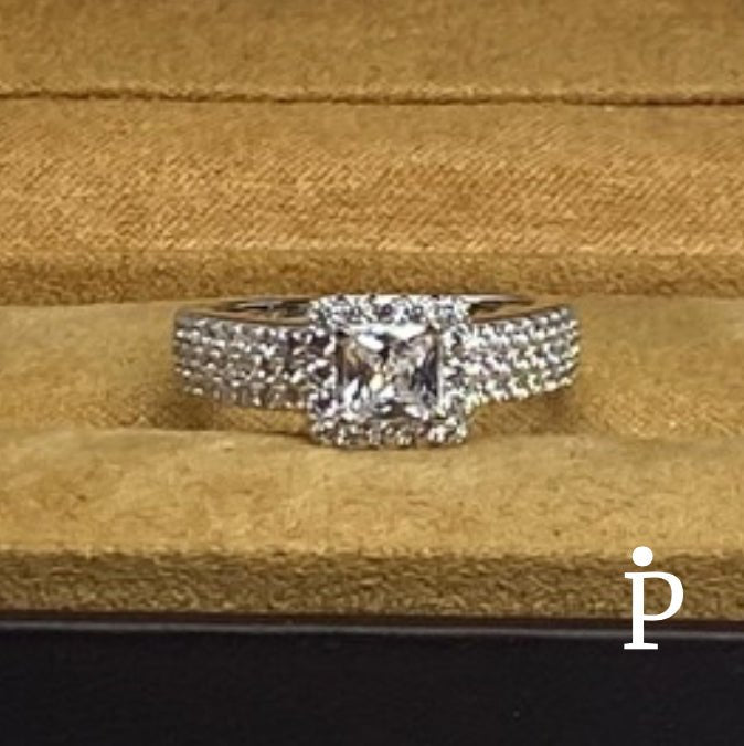 Anillo De Plata De Ley CZ Corte Princesa - JoyeriaParis