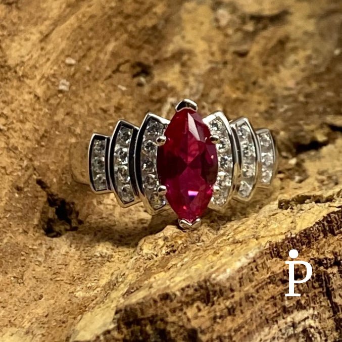 Anillo De Plata De Ley CZ Rubí Corte Marquesa - JoyeriaParis