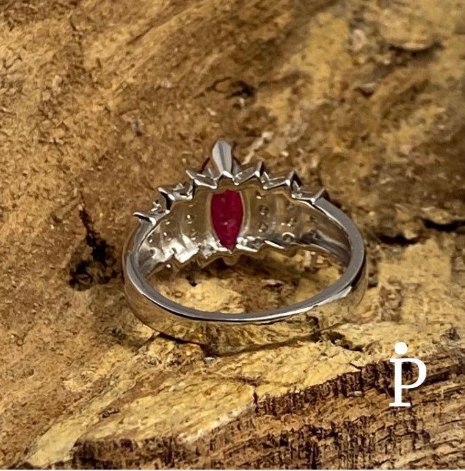 Anillo De Plata De Ley CZ Rubí Corte Marquesa - JoyeriaParis