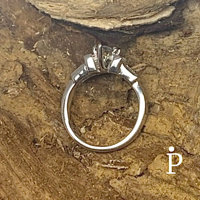 Anillo De Plata De Ley de Compromiso Circonita Cúbica Corte Marquesa - JoyeriaParis