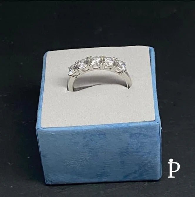 Anillo De Plata De Ley de Compromiso Con 5 Circonitas Cúbica - JoyeriaParis