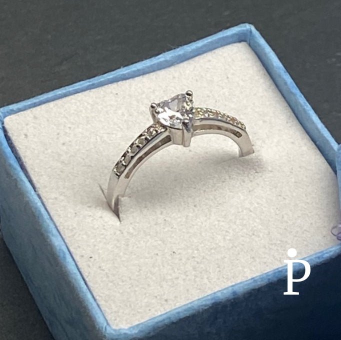 Anillo De Plata De Ley de Compromiso Con Circonita Cúbica Corte En Forma De Corazon - JoyeriaParis