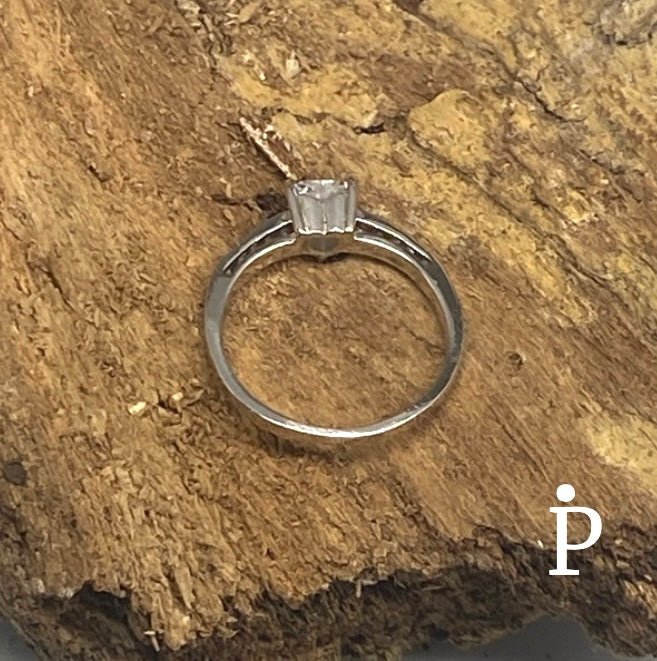 Anillo De Plata De Ley de Compromiso Con Circonita Cúbica Corte En Forma De Corazon - JoyeriaParis