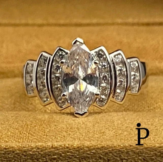 Anillo De Plata De Ley De Compromiso Con CZ Corte Marquesa - JoyeriaParis