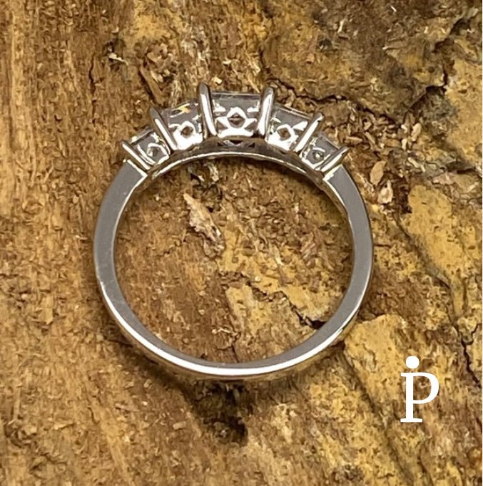 Anillo De Plata De Ley de Compromiso con CZ Corte Princesa - JoyeriaParis