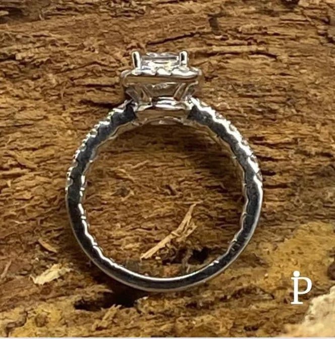 Anillo De Plata De Ley de Compromiso de CZ Corte Esmeralda - JoyeriaParis