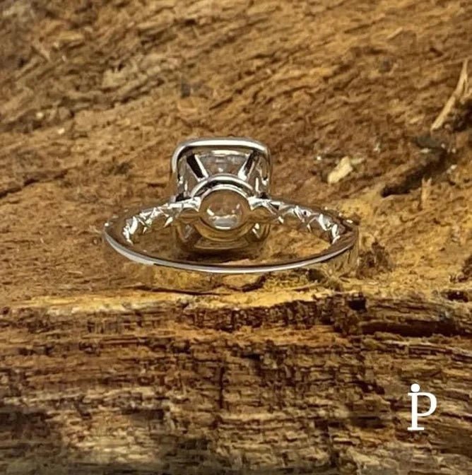 Anillo De Plata De Ley de Compromiso de CZ Corte Esmeralda - JoyeriaParis