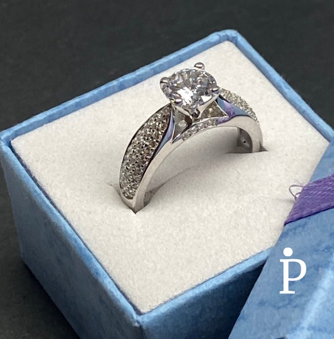 Anillo De Plata De Ley De Compromiso Pavé Circonita Cúbica - JoyeriaParis