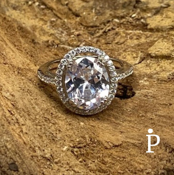 Anillo De Plata De Ley de Eternidad con Halo de CZ Ovalado - JoyeriaParis