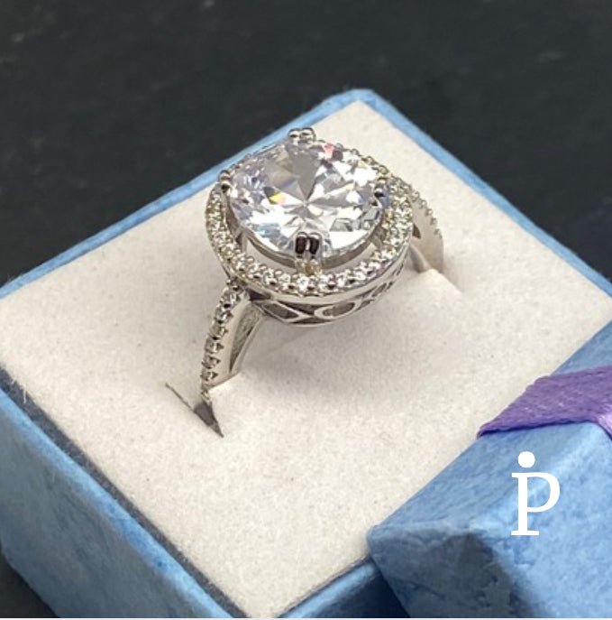 Anillo De Plata De Ley de Eternidad con Halo de CZ Ovalado - JoyeriaParis