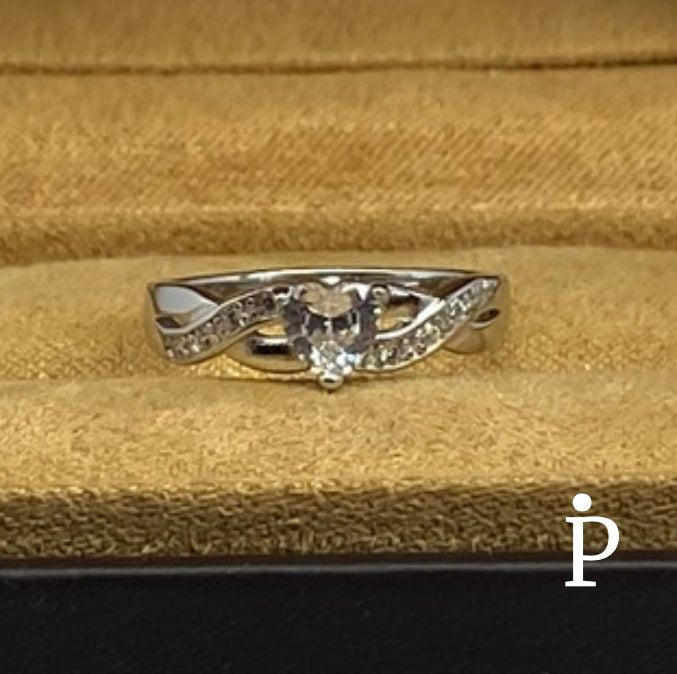 Anillo De Plata De Ley de Promesa con Nudo Infinito de Corazon - JoyeriaParis