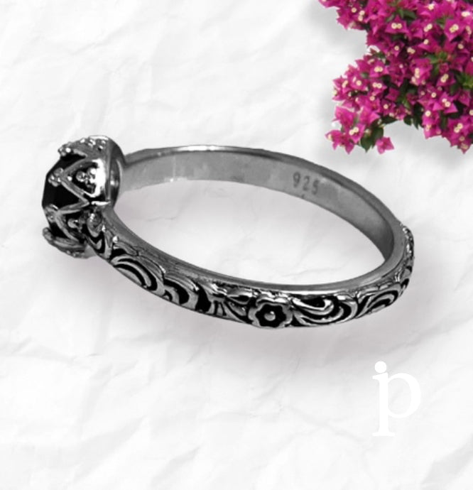 (AE-76) .925 Silver ring with black zirconia.