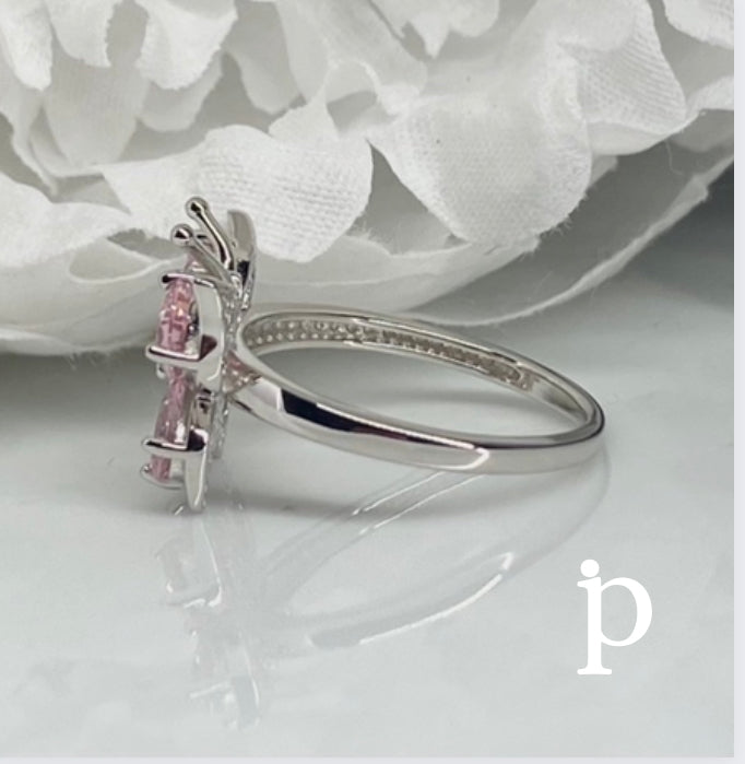 (AE-99).925 Silver butterfly-shaped ring with pink zirconia.