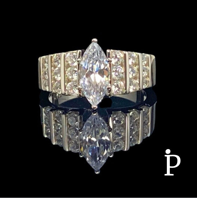 (ACP-136) .925 Silver Marquise Cut Clear Cubic Zirconia Ring