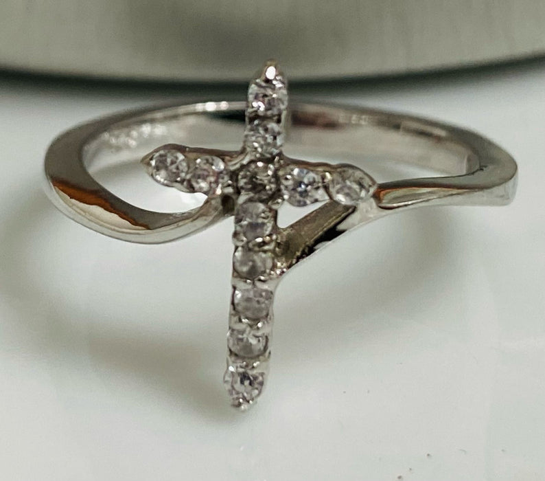 (AE-30) .925 Silver Cross-shaped ring, with white Zirconia.
