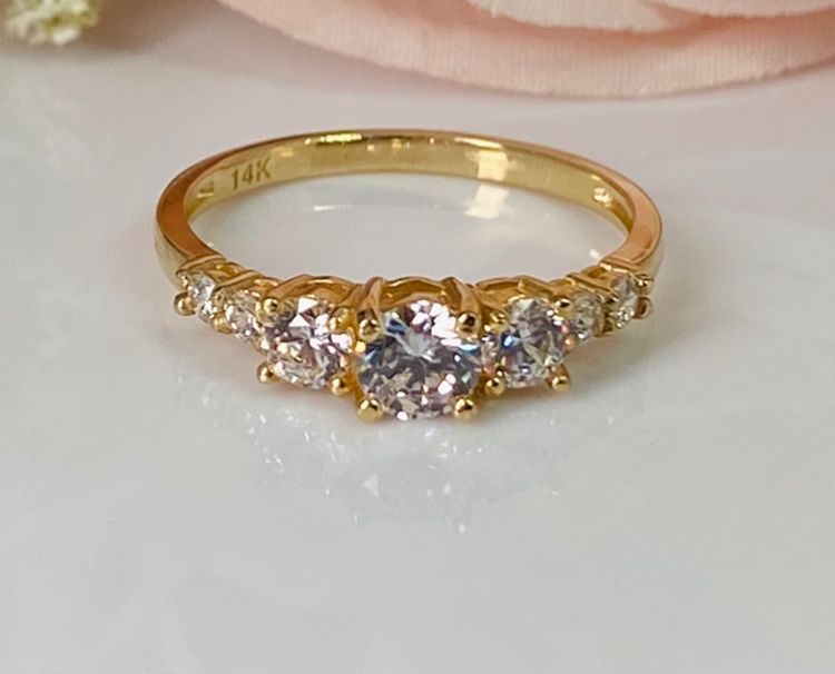 (ACO-08) 14K Engagement ring with seven Zirconia.