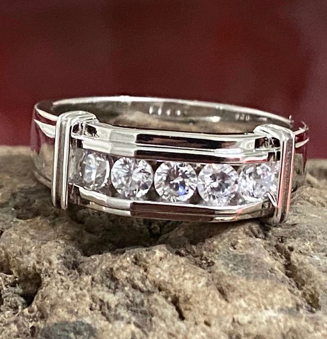 (APH-23) .925 silver wedding ring, with white zircons.