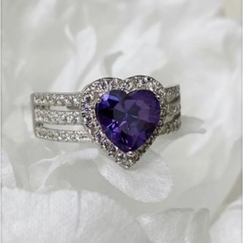 (ULP-29) .925 Silver Heart-shaped ring, with amethyst-colored Zirconia.