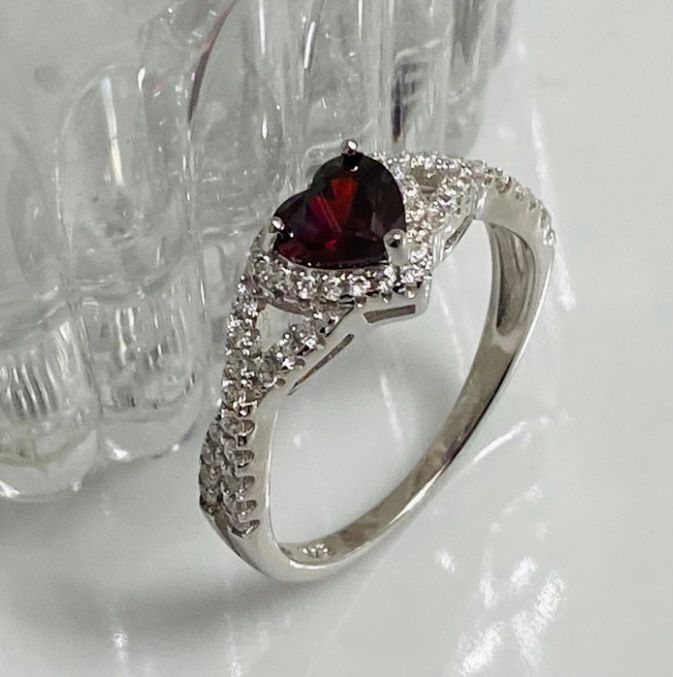 (AE-44) .925 Silver Heart-shaped Ring with Garnet Color Zirconia.